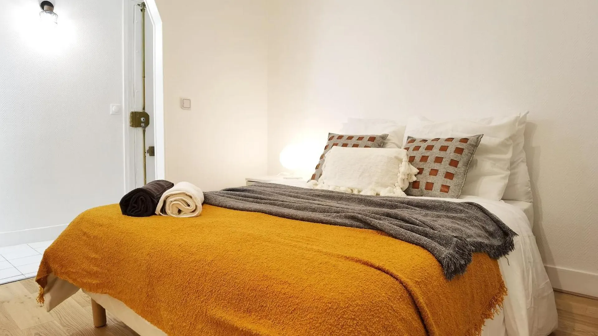 Luminous Renovated Studio Near Porte D'Orleans T3A Paris France